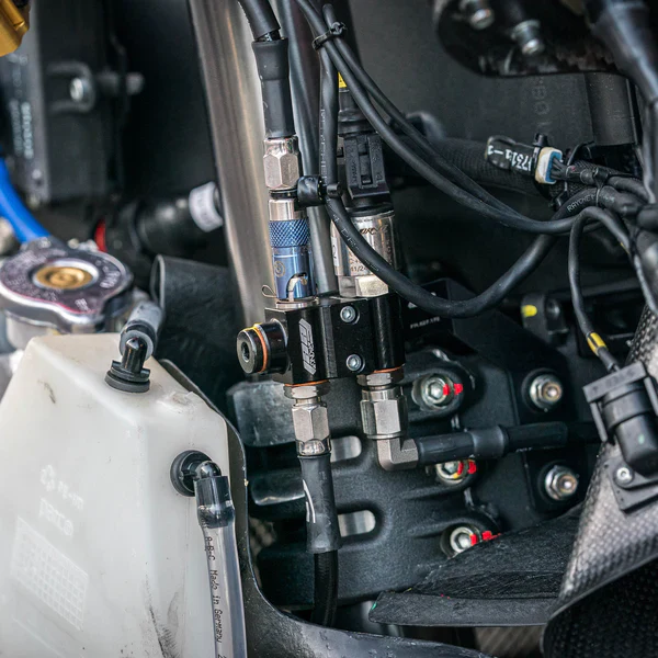 3-Wege-Verteiler / Anschlussblock Vorderradbremse WorldSSP Feel Racing Ducati Panigale V2 955 (20-24) FR.05.KIT - Image 3