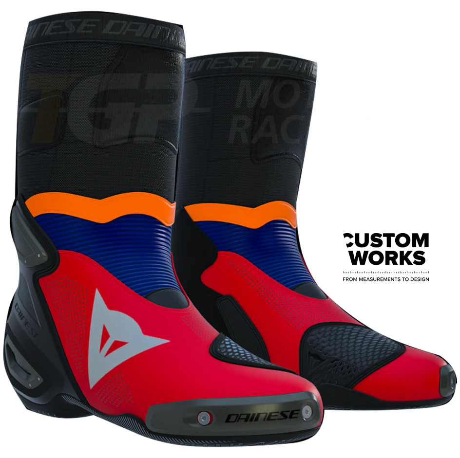 Dainese Axial 2 Air Racing und Straßen Motorradstiefel Luca Marini Replica 2026 | Herren | Lava Rot / Electric Blau / Fluo Orange / Weiß | Custom Works