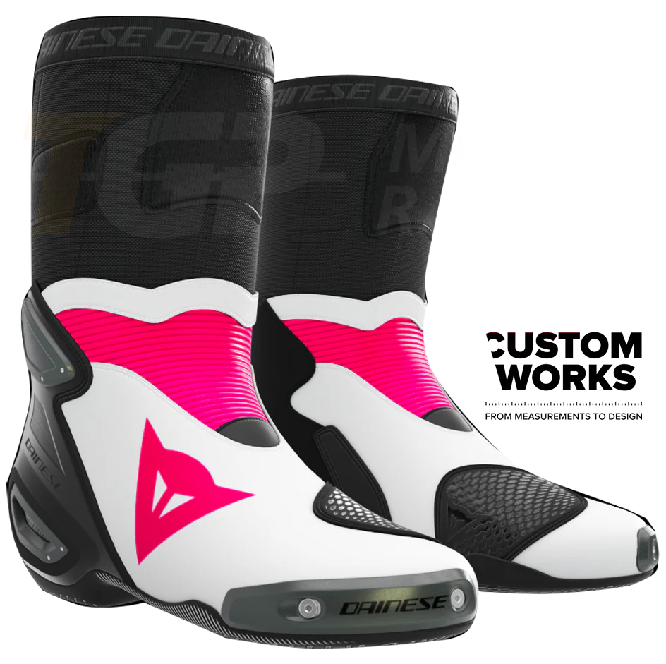 Dainese Axial 2 Racing und Straßen Motorradstiefel | Herren | Fuxia / Weiß | Custom Works