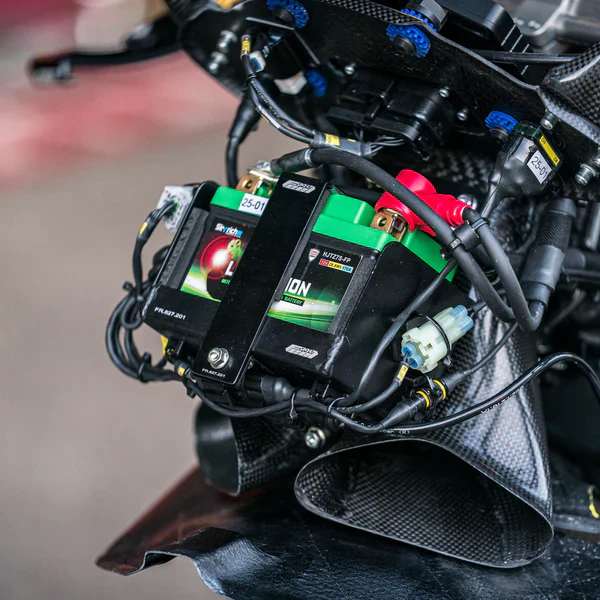 Front-Batteriehalter WorldSSP Feel Racing Ducati Panigale V2 955 (20-24) FR.07.KIT - Image 3
