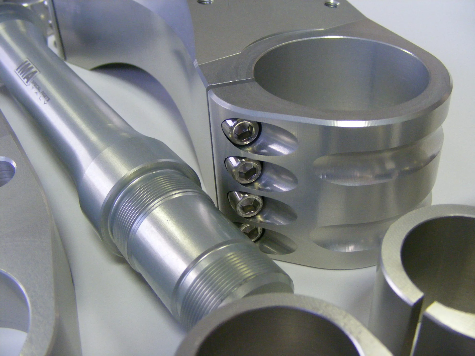 Ima Special Parts Racing Gabelbrücke Aprilia RSV4/Factory/R (09-14) - Image 3