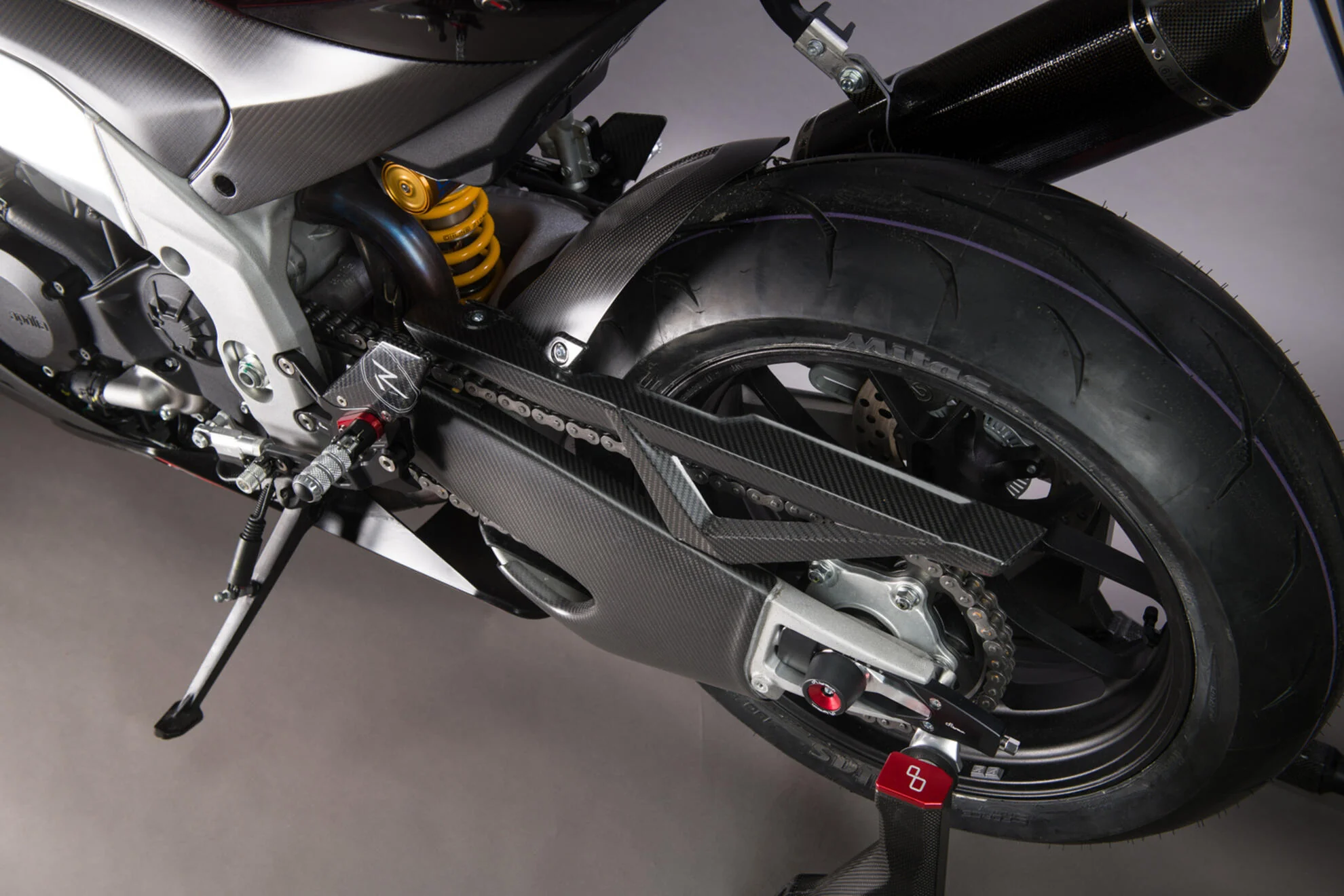 Kettenabdeckung Carbon LighTech Aprilia RSV4/RR/1100 Factory (21-26) CARA2012 - Image 3