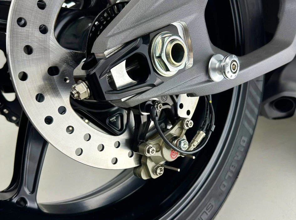 Kettenspanner Kit mit Bremssattelhalter und Brembo P2-24 64mm X206001 Motocorse Ducati Panigale V4/S (25-26) - Image 4