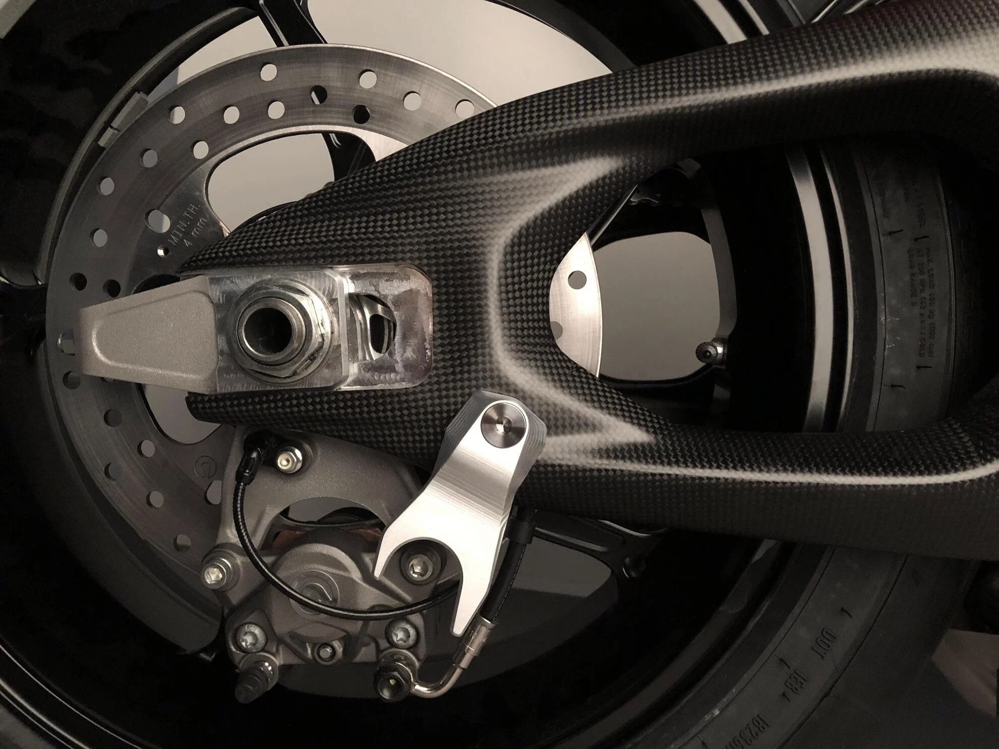 Ständeraufnahmen LighTech für Ständer mit Rollen für Ducati Panigale V4/S/R (25-26) FTEDU001 - Image 4