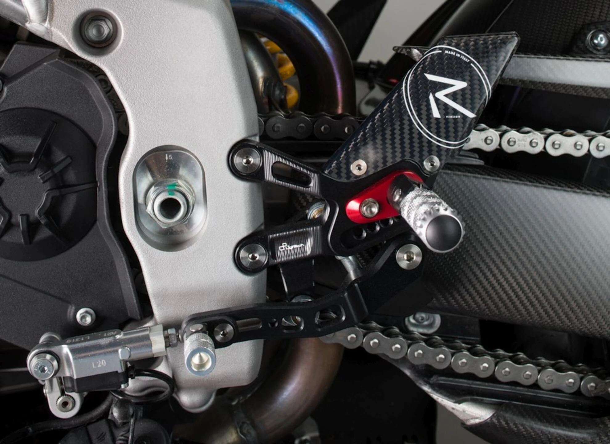 Fußrastenanlage R LighTech Aprilia RSV4/RF/RR/1100 Factory (17-26) FTRAP005R - Image 2