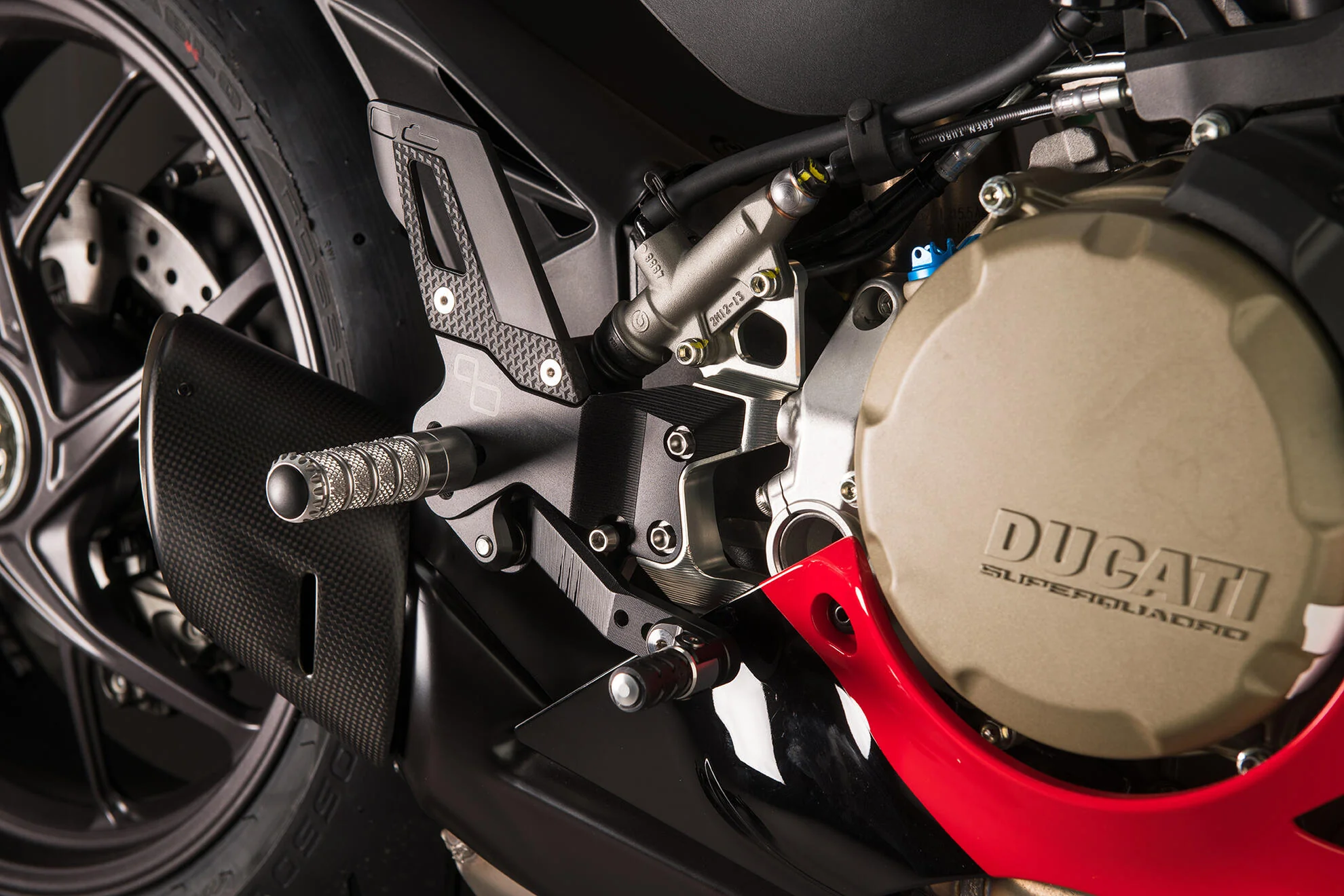 Fußrastenanlage Track-Use LighTech Umkehrschaltung Ducati Panigale V2 955 (20-24) FTRDU014 - Image 3