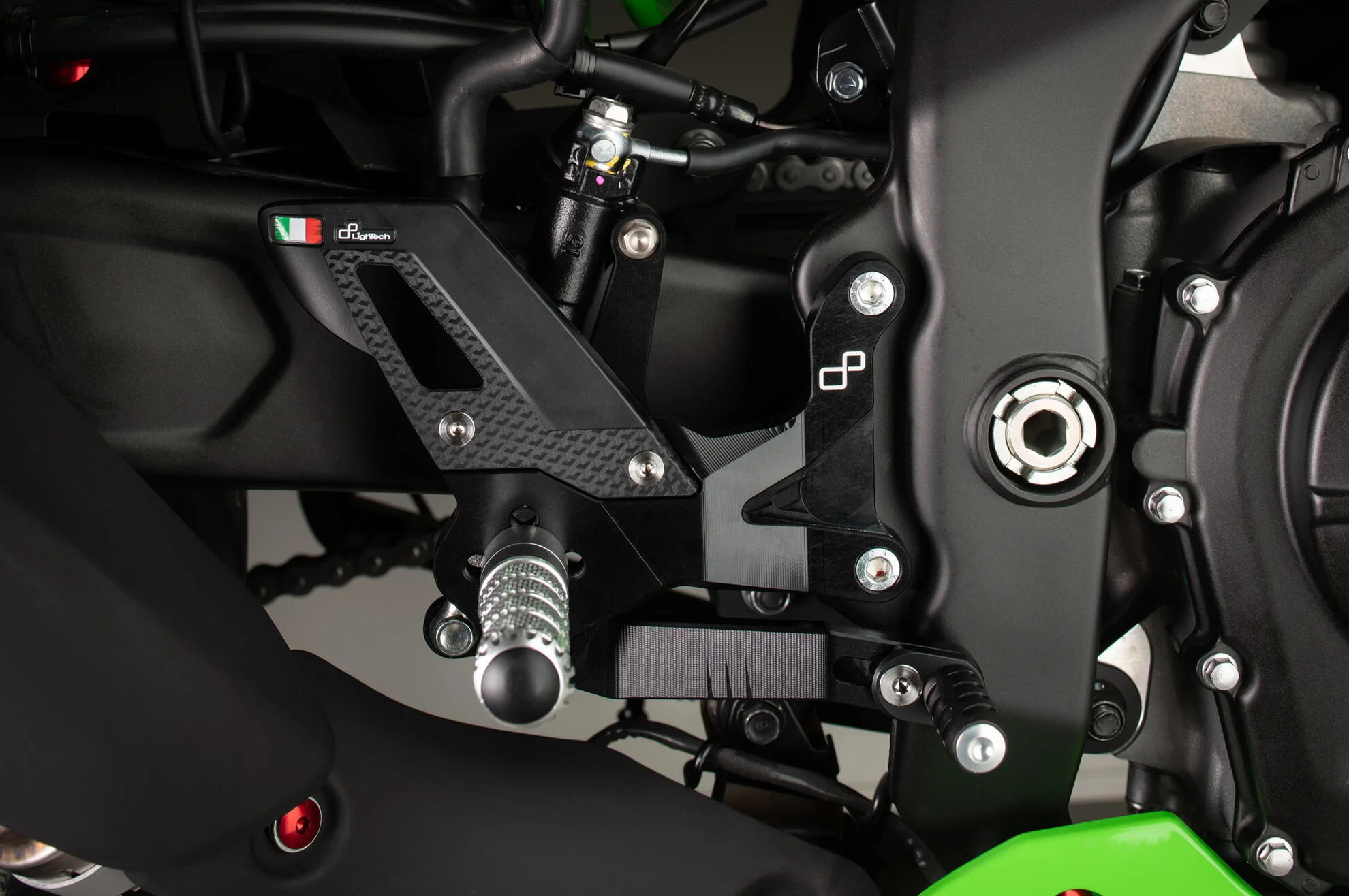 Fußrastenanlage Track-Use LighTech Kawasaki ZX-4 RR (23-25) FTRKA014 - Image 2
