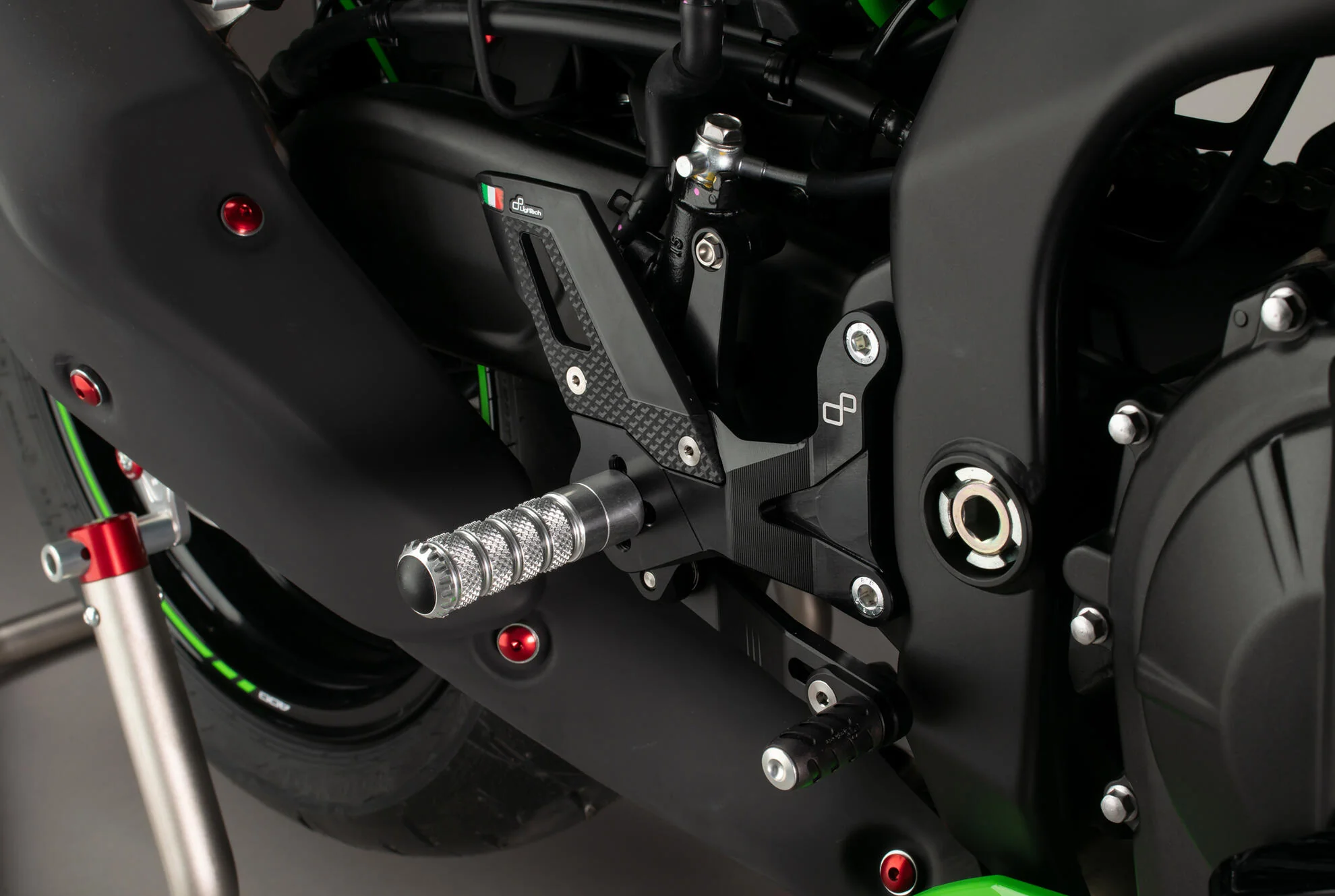 Fußrastenanlage Track-Use LighTech Kawasaki ZX-4 RR (23-25) FTRKA014 - Image 4