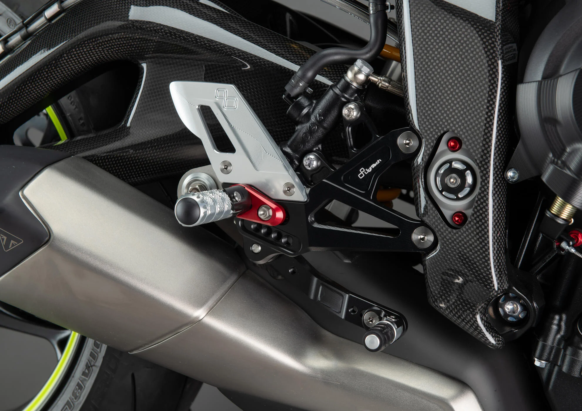 Fußrastenanlage R LighTech Triumph Street Triple 765 S / R / RS (17-26) FTRTR005R - Image 3