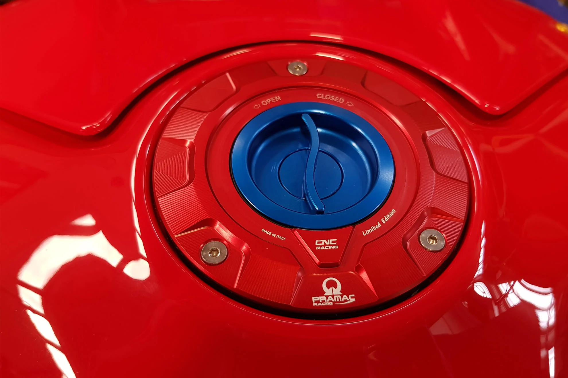 Tankdeckel mit Schnellverschluss Pramac Racing Limited Edition CNC Racing Ducati Panigale V4/S/R (25-26) TS423PR - Image 5