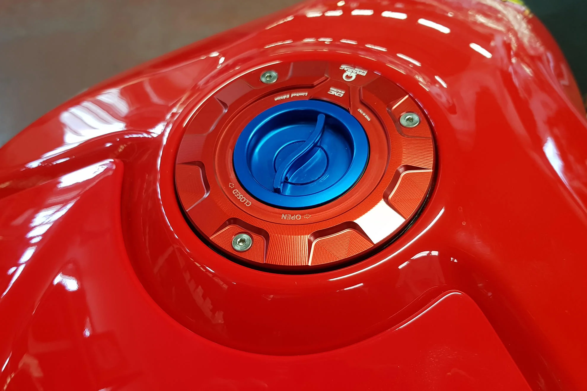 Tankdeckel mit Schnellverschluss Pramac Racing Limited Edition CNC Racing Ducati Panigale V4/S/R (25-26) TS423PR - Image 6