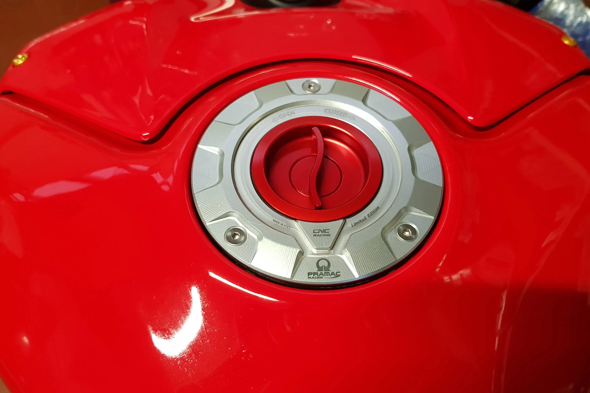 Tankdeckel mit Schnellverschluss Pramac Racing Limited Edition CNC Racing Ducati Panigale V4/S/R (25-26) TS423PR - Image 8