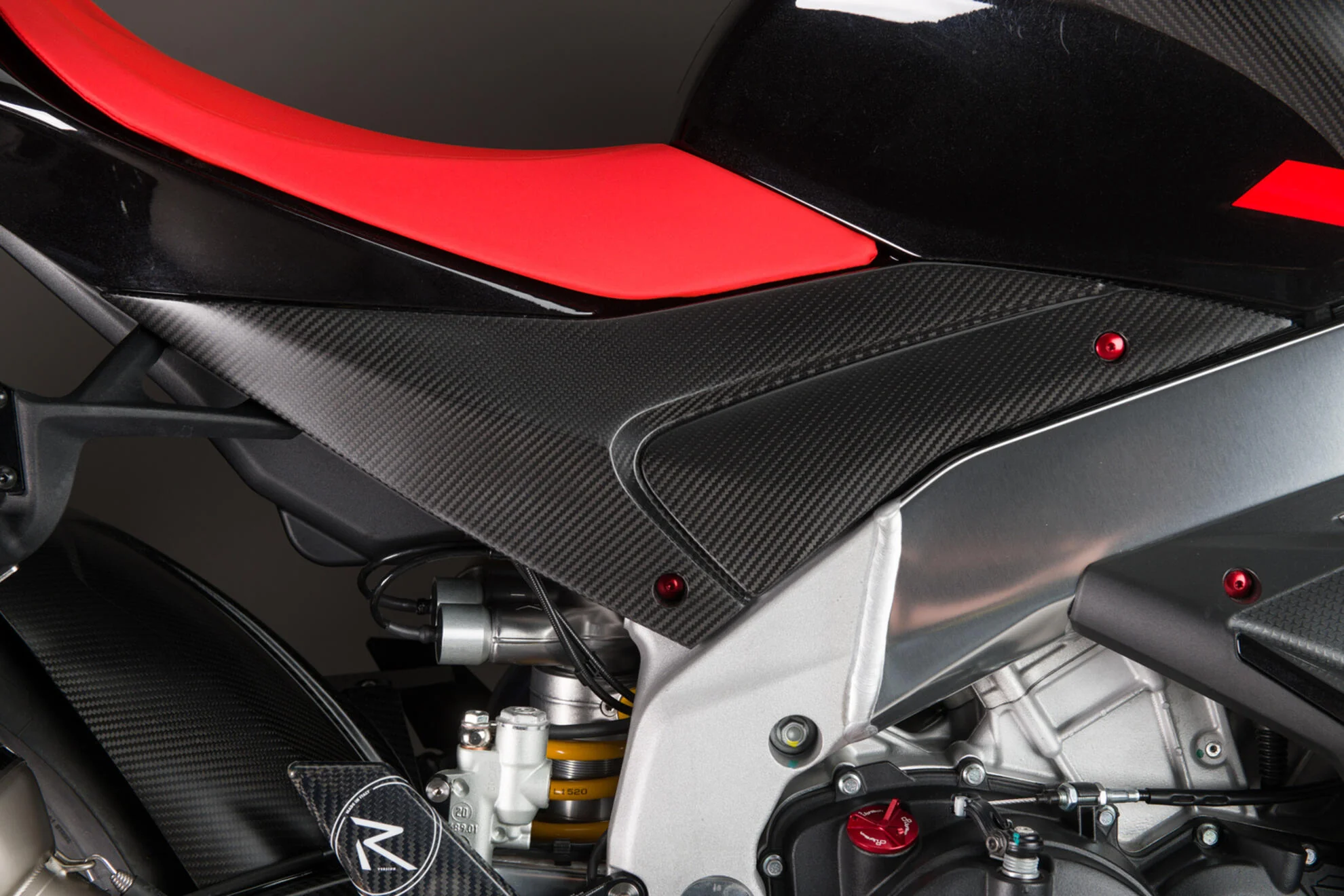 Tankschutz Unten Carbon LighTech Aprilia RSV4/RR/1100 Factory (21-26) CARA2080 - Image 3