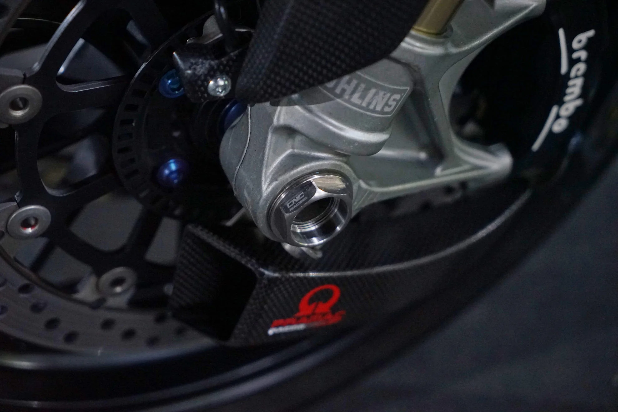 Titanmutter Vorderradachse CNC Racing Ducati Panigale V4/S/R (25-26) DA396X - Image 2